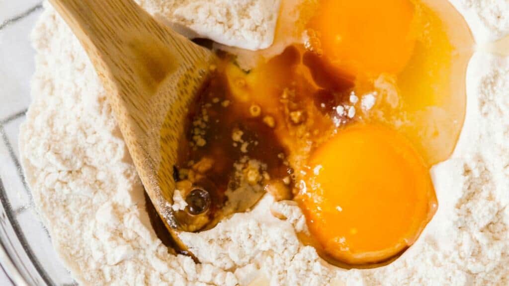 mix flour and eggs